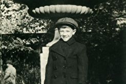 Молотов. Сократик Петухов в Комсомольском сквере (1948)