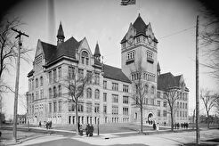Central High School in Detroit (1904)