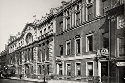 Freemasons' Hall, 55-56 Great Queen Street (1900)