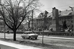 Pergalės paminklas Lenino aikštėje (1960)