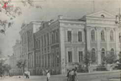 Здание горисполкома на углу ул. Газеты «Звезда» и Ленина (1960)