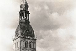 Domna baznica (1943)
