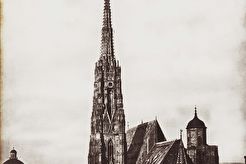 Blick von Süd-Osten auf Stephansdom (Steffl) – über Dächerlandschaft hinweg (1855)