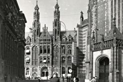 Dam, Nieuwe Kerk, Hoofdpostkantoor (1940)