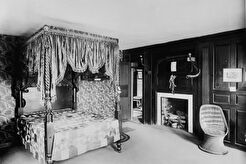 John Hancock House. Bedroom (1900)