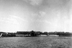 Александринская набережная. Завод «Общества заводов Бромлей» (1912)
