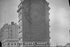 Pabst Hotel, 42nd Street, Manhattan (1900)
