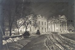 The White House by night (1907)