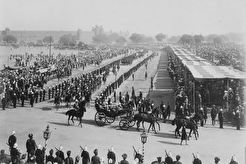 A military parade in New Delhi in honor of the Imperial couple's arrival (1911)