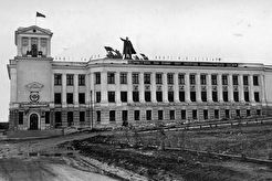 Главный корпус Магаданского горно-геологического техникума (1960)