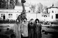 Бывший Иосифо-Георгиевский собор переделанный в кукольный театр (1960)
