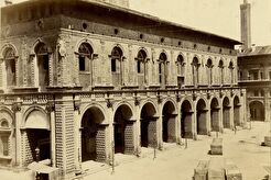 Palazzo del Podesta in Piazza Maggiore (1870)
