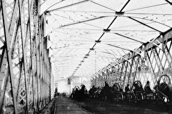 Крестьянский обоз на Американском мосту (1900)
