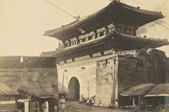 Seoul. East Gate (Dongdaemun) / 흥인지문 (1904)