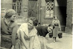 Двор дома №15/17 по улице Рубинштейна (1941)
