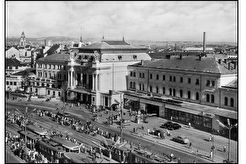 Brno, Hlavní nádraží a tramvajové zastávky (1955)