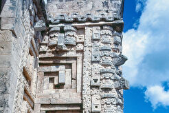 Vista a lo largo del Palacio del Gobernador hasta el Templo del Mago, Uxmal (1983)