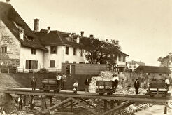 Bahnhofbrücke im Bau (1860)