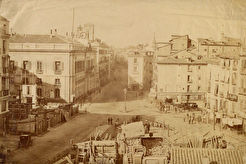 Puerta del Sol  durante el inicio de los derribos previos a la reforma (1857)