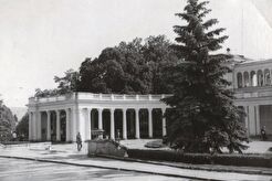 Колоннада (1960)