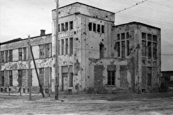 Разрушенное здание на улице Ленина (1943)