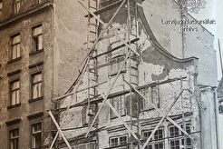 Здание на улице Тиргоню, 10 во время реставрационных работ (1960)