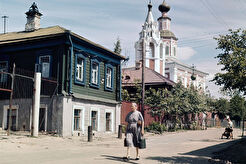 У Георгиевской церкви (1960)