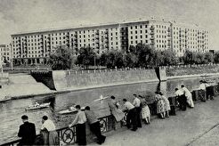 Крупноблочный дом на набережной левого берега (1960)