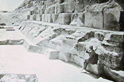 У подножия пирамиды Хуфу (1900)