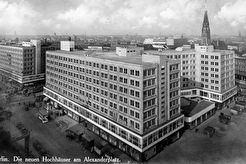 Übersichtsaufnahme mit Berolina-Haus und Alexanderhaus (1933)