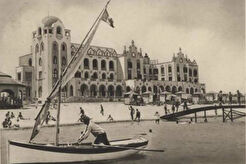 Отдыхающие отеля Grande Albergo delle Rose на пляже Элли (Elli Beach) (1928)
