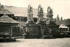Bali. Kuno Tempo Doeloe Pura Besakih (1930)