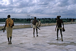 Taj Mahal tourists (1963)