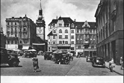 Brno, Zelný trh, Spodní část náměstí a radniční věž (1956)