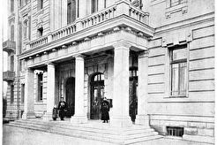 Вход в здание Правления Влад-Кав. ЖД (1913)