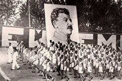 Колонна физкультурников на марше-параде на стадионе имени Ленина (1932)