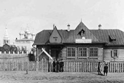 Начальное училище Александров­ского православного братства в Ипатьевской слободе (1900)