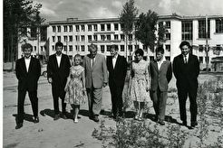 Ректор Новосибирского университета И.Н. Векуа среди отличников (1963)