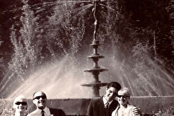Біля фонтану (1960)