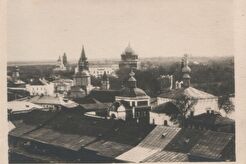 Вид c колокольни Воскресенской церкви на Суздальский кремль (1900)