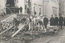 Ремонтные работы на улице Халтурина (1920)