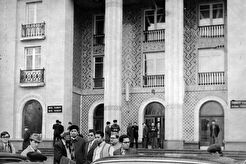Индийская делегация у гостиницы "Ташкент" (1960)