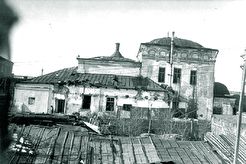 Перестроенная Пятницкая церковь перед сносом (1960)