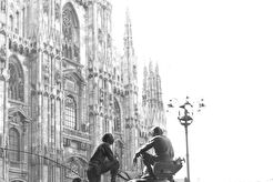 I carri armati americani in piazza Duomo (1945)