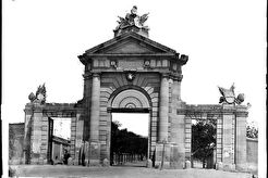 Puerta de San Vicente (1860)