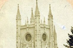 Готическая капелла в парке Александрия (1858)