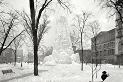 Washington Boulevard, fountain of ice (1904)