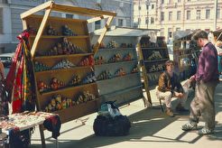Торговля матрёшками на пл.Островского (1991)