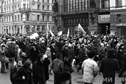 Митингующие на Невском проспекте (1991)