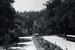 Памятник Героям Сталинградской битвы в Комсомольском саду (1960)